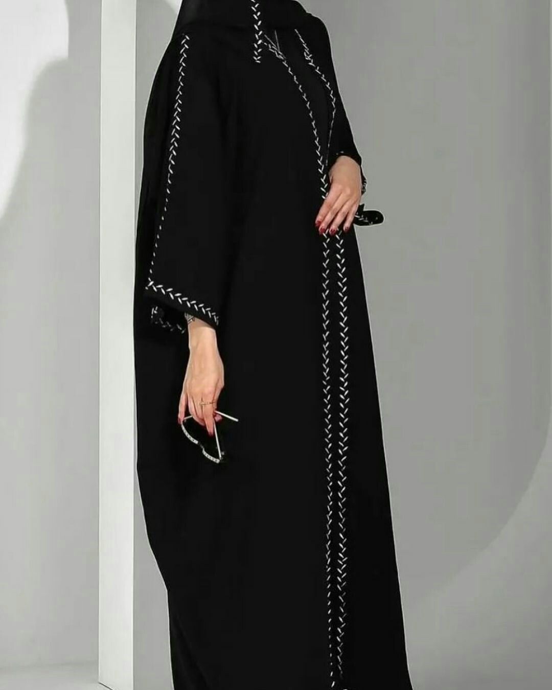 Liara Selma – Classic Black Embroidered Abaya
